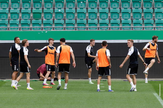 SOCCER - UEFA ECL, Rapid vs Hearts VIENNA,AUSTRIA,25.AUG.26 - SOCCER - UEFA Conference League, play-off, SK Rapid Wien vs Heart of Midlothian FC, preview, training Hearts. Image shows the team of Hearts.  GEPAxpictures xArminxRauthner
