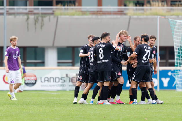 Team (TSV Landsberg) Tor zum 2 : 1 beim Spiel zwischen TSV Landsberg v TSV Schwaben Augsburg, Fussball, Herren, Toto-Pokal, 2026 2027, Achtelfinale am 25.08.2026 in Landsberg am Lech, Sportpark. Bayern Deutschland