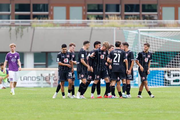 Team (TSV Landsberg) Tor zum 2 : 1 beim Spiel zwischen TSV Landsberg v TSV Schwaben Augsburg, Fussball, Herren, Toto-Pokal, 2026 2027, Achtelfinale am 25.08.2026 in Landsberg am Lech, Sportpark. Bayern Deutschland