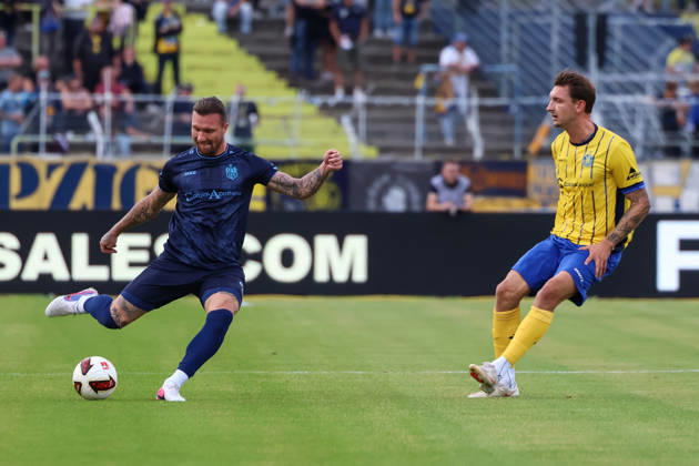 Deutschland: Regionalliga Nordost 2026 2027, 6. Spieltag, 1.FC Lokomotive Leipzig - Chemnitzer FC, Bruno-Plache-Stadion (Leipzig): Jan Löhmannsröben Loehmannsroeben (Chemnitzer FC, 4) am Ball Copyright: xLucasxWalterx