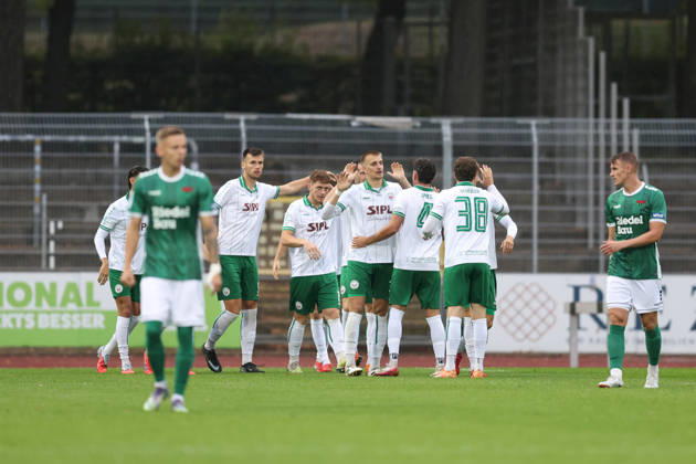 25.08.2026, Herren, Fussball, Saison 2026 2027, Bayerischer Totopokal, Achtelfinale: 1. FC Schweinfurt 1905 - VfB Eichstaett Der VfB Eichstätt bejubelt das 0:1 durch Jonas Winkler ( 22, VfB Eichstätt) Schweinfurt Sachs-Stadion Bayern Deutschland