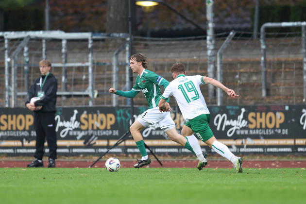 25.08.2026, Herren, Fussball, Saison 2026 2027, Bayerischer Totopokal, Achtelfinale: 1. FC Schweinfurt 1905 - VfB Eichstaett Maximilian Stahl ( 32, 1. FC Schweinfurt 1905) und Markus Müller ( 19, VfB Eichstätt) Schweinfurt Sachs-Stadion Bayern Deutschland