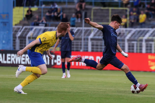 Deutschland: Regionalliga Nordost 2026 2027, 6. Spieltag, 1.FC Lokomotive Leipzig - Chemnitzer FC, Bruno-Plache-Stadion (Leipzig): Jonas Marx (Chemnitzer FC, 19) Abschluss Copyright: xLucasxWalterx