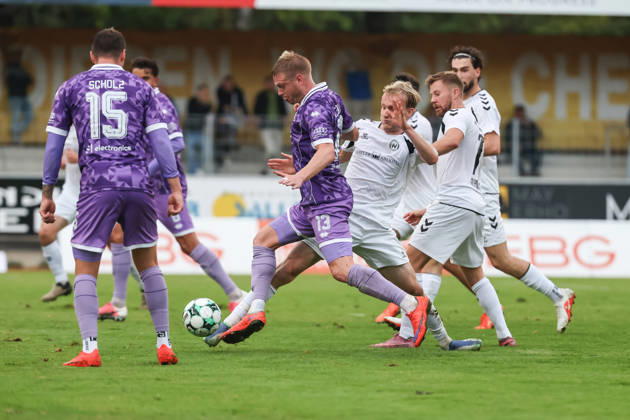 Toto-Pokal; SV Wacker Burghausen - FC Ingolstadt 04; Angriff Lars Lokotsch (13, FCI) Jonas Scholz (15, FCI) kommen nicht durch die Abwehr Toto-Pokal - SV Wacker Burghausen - FC Ingolstadt 04 Saison 2026 2027