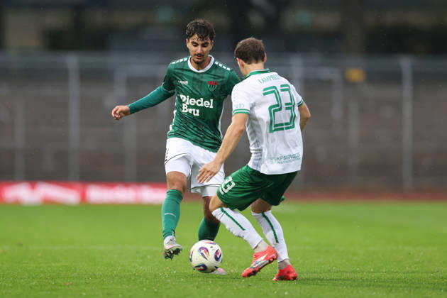 25.08.2026, Herren, Fussball, Saison 2026 2027, Bayerischer Totopokal, Achtelfinale: 1. FC Schweinfurt 1905 - VfB Eichstaett Berkay Öztürk ( 40, 1. FC Schweinfurt 1905) und Florian Lamprecht ( 23, VfB Eichstätt) Schweinfurt Sachs-Stadion Bayern Deutschland