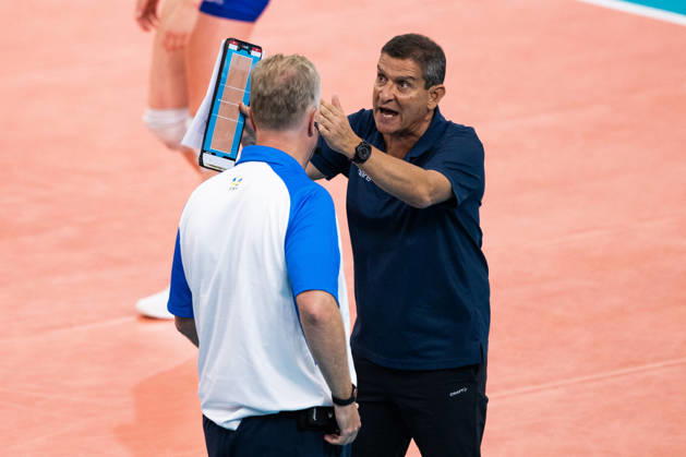 260825 Head coach Lorenzo Micelli of Sweden reacts during the CEV EuroVolley 2026 group stage volleyball match between Sweden and Croatia on August 25, 2026 in Gothenburg. Photo: Mathias Bergeld BILDBYRAN kod MB MB1406 volleyboll volleyball cev eurovolley 2026 volleyboll-em sverige croatia sweden day 5 dam bbeng kroatien women kvinner depp dejected domare Copyright: MATHIASxBERGELD BB260825MB021