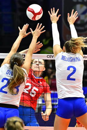 From left Yuliya Dymar of Ukraine, Monika Brancuska of Czech Republic and Diana Meliushkyna of Ukraine in action during the Women s European Volleyball Championships Group B match Czech Republic vs Ukraine, on August 25, 2026, in Brno, Czech Republic. (CTKxPhoto VaclavxSalek) CTKPhotoP2026082505857  CTKPhotoP2026082505857