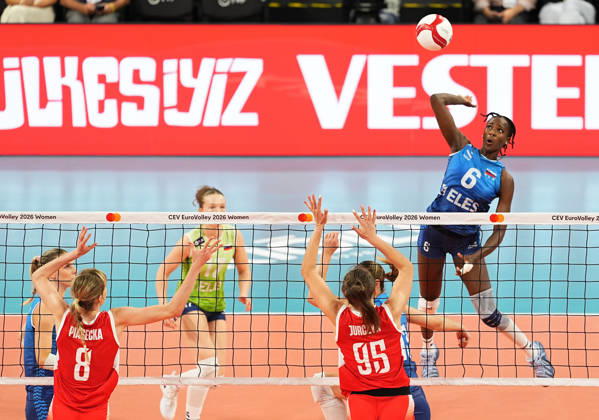 Poland v Slovenia - CEV EuroVolley 2026 ISTANBUL, TURKIYE - AUGUST 25: Magdalena Jurczyk (95) of Poland in action against Fatoumatta Sillah (6) of Slovenia during CEV Women s European Volleyball Championship Group A match between Poland and Slovenia at Sinan Erdem Dome in Istanbul, Turkiye on August 25, 2026. Esra Bilgin Anadolu Istanbul Turkey. Editorial use only. Please get in touch for any other usage.  Copyright: x2026xAnadoluxEsraxBilginx