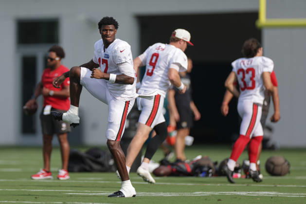 JACKSONVILLE, FL - AUGUST 25: Ted Hurst III 17 of the Tampa Bay Buccaneers warms up during the Jacksonville Jaguars joint practice with the Tampa Bay Buccaneers on August 25, 2026 at the Miller Electric Center in Jacksonville, Fl. (Photo by David Rosenblum Icon Sportswire) NFL, American Football Herren, USA AUG 25 Jaguars Training Camp EDITORIAL USE ONLY Icon260825250501