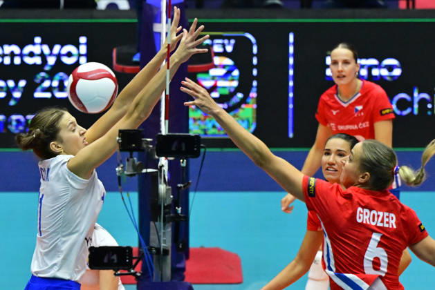 From right Helena Grozer, Magdalena Jehlarova and Gabriela Orvosova of Czech Republic and Victoria Danchak of Ukraine in action during the Women s European Volleyball Championships Group B match Czech Republic vs Ukraine, on August 25, 2026, in Brno, Czech Republic. (CTKxPhoto VaclavxSalek) CTKPhotoP2026082505919  CTKPhotoP2026082505919
