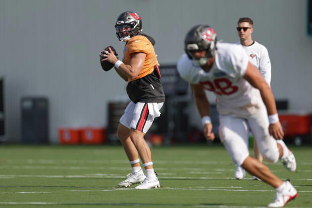 JACKSONVILLE, FL - AUGUST 25: Baker Mayfield 6 of the Tampa Bay Buccaneers throws a pass during the Jacksonville Jaguars joint practice with the Tampa Bay Buccaneers on August 25, 2026 at the Miller Electric Center in Jacksonville, Fl. (Photo by David Rosenblum Icon Sportswire) NFL, American Football Herren, USA AUG 25 Jaguars Training Camp EDITORIAL USE ONLY Icon260825250517