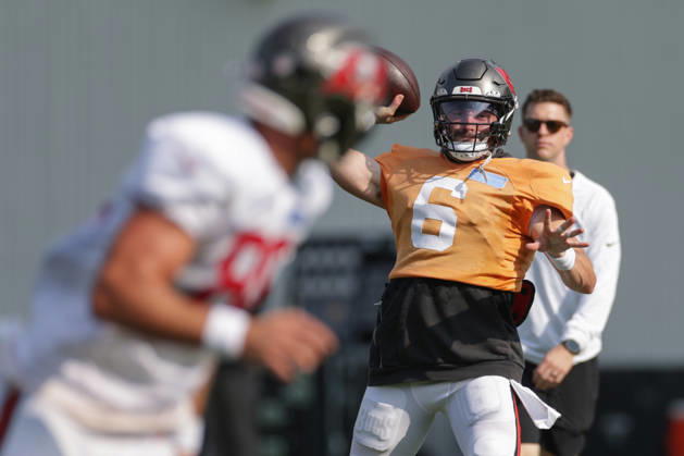 JACKSONVILLE, FL - AUGUST 25: Baker Mayfield 6 of the Tampa Bay Buccaneers throws a pass during the Jacksonville Jaguars joint practice with the Tampa Bay Buccaneers on August 25, 2026 at the Miller Electric Center in Jacksonville, Fl. (Photo by David Rosenblum Icon Sportswire) NFL, American Football Herren, USA AUG 25 Jaguars Training Camp EDITORIAL USE ONLY Icon260825250518