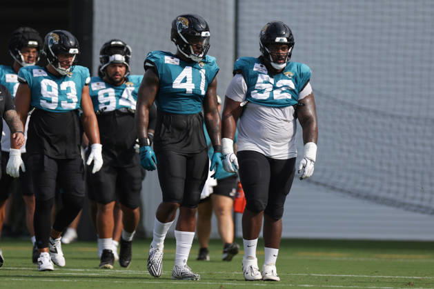 JACKSONVILLE, FL - AUGUST 25: Josh Hines-Allen 41 of the Jacksonville Jaguars and Davon Hamilton 52 of the Jacksonville Jaguars during the Jacksonville Jaguars joint practice with the Tampa Bay Buccaneers on August 25, 2026 at the Miller Electric Center in Jacksonville, Fl. (Photo by David Rosenblum Icon Sportswire) NFL, American Football Herren, USA AUG 25 Jaguars Training Camp EDITORIAL USE ONLY Icon260825250529