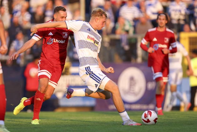 Peter Remmert (MSV Duisburg) in Aktion, am Ball, Einzelaktion waehrend des Spiels des Niederrheinpokal zwischen 1.FC Wuelfrath und MSV Duisburg, IMS Arena am 25. August 2026 in Velbert, Deutschland. (Foto von Oliver Kaelke DeFodi Images) +++ Peter Remmert (MSV Duisburg) controls the ball during the 3. Liga match between 1.FC Wuelfrath and MSV Duisburg at IMS Arena on August 25, 2026 in Velbert, Germany. (Photo by Oliver Kaelke DeFodi Images) DFB DFL REGULATIONS PROHIBIT ANY USE OF PHOTOGRAPHS AS IMAGE SEQUENCES AND OR QUASI-VIDEO. (Photo by Oliver Kaelke DeFodi Images) -