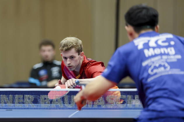 Cedric Meissner (TTC Schwalbe Bergneustadt) und Fan Bo Meng (TTC RhoenSprudel Fulda-Maberzell) kaempfen um den Ball waehrend des Spiels der 1. Tischtennis-Bundesliga der Herren zwischen dem TTC Schwalbe Bergneustadt und dem TTC RhoenSprudel Fulda-Maberzell, Burstenhalle am 25. August 2026 in Bergneustadt, Deutschland. (Foto von Marco Steinbrenner DeFodi Images) +++ Cedric Meissner (TTC Schwalbe Bergneustadt) und Fan Bo Meng (TTC RhoenSprudel Fulda-Maberzell) battle for the ball during the 1st Men s Table tennis, Tischtennis Bundesliga match between TTC Schwalbe Bergneustadt and TTC RhoenSprudel Fulda-Maberzell at Burstenhalle on August 25, 2026 in Bergneustadt, Germany. (Photo by Marco Steinbrenner DeFodi Images) (Photo by Marco Steinbrenner DeFodi Images) -