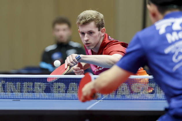 Cedric Meissner (TTC Schwalbe Bergneustadt) und Fan Bo Meng (TTC RhoenSprudel Fulda-Maberzell) kaempfen um den Ball waehrend des Spiels der 1. Tischtennis-Bundesliga der Herren zwischen dem TTC Schwalbe Bergneustadt und dem TTC RhoenSprudel Fulda-Maberzell, Burstenhalle am 25. August 2026 in Bergneustadt, Deutschland. (Foto von Marco Steinbrenner DeFodi Images) +++ Cedric Meissner (TTC Schwalbe Bergneustadt) und Fan Bo Meng (TTC RhoenSprudel Fulda-Maberzell) battle for the ball during the 1st Men s Table tennis, Tischtennis Bundesliga match between TTC Schwalbe Bergneustadt and TTC RhoenSprudel Fulda-Maberzell at Burstenhalle on August 25, 2026 in Bergneustadt, Germany. (Photo by Marco Steinbrenner DeFodi Images) (Photo by Marco Steinbrenner DeFodi Images) -