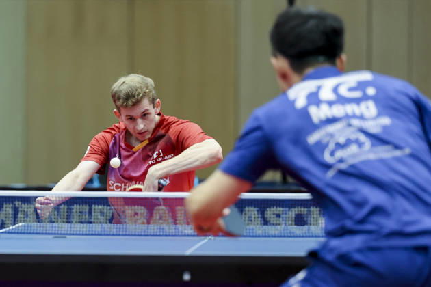 Cedric Meissner (TTC Schwalbe Bergneustadt) und Fan Bo Meng (TTC RhoenSprudel Fulda-Maberzell) kaempfen um den Ball waehrend des Spiels der 1. Tischtennis-Bundesliga der Herren zwischen dem TTC Schwalbe Bergneustadt und dem TTC RhoenSprudel Fulda-Maberzell, Burstenhalle am 25. August 2026 in Bergneustadt, Deutschland. (Foto von Marco Steinbrenner DeFodi Images) +++ Cedric Meissner (TTC Schwalbe Bergneustadt) und Fan Bo Meng (TTC RhoenSprudel Fulda-Maberzell) battle for the ball during the 1st Men s Table tennis, Tischtennis Bundesliga match between TTC Schwalbe Bergneustadt and TTC RhoenSprudel Fulda-Maberzell at Burstenhalle on August 25, 2026 in Bergneustadt, Germany. (Photo by Marco Steinbrenner DeFodi Images) (Photo by Marco Steinbrenner DeFodi Images) -
