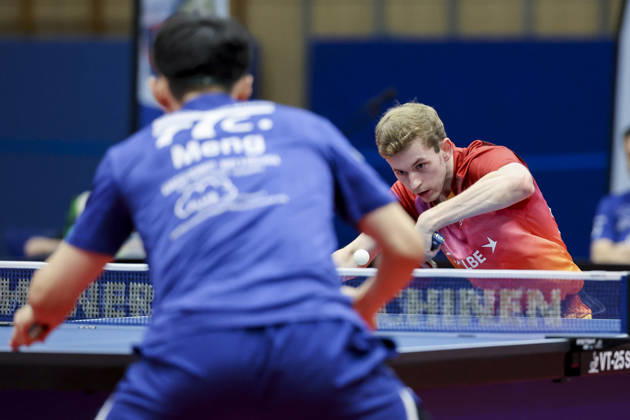 Cedric Meissner (TTC Schwalbe Bergneustadt) und Fan Bo Meng (TTC RhoenSprudel Fulda-Maberzell) kaempfen um den Ball waehrend des Spiels der 1. Tischtennis-Bundesliga der Herren zwischen dem TTC Schwalbe Bergneustadt und dem TTC RhoenSprudel Fulda-Maberzell, Burstenhalle am 25. August 2026 in Bergneustadt, Deutschland. (Foto von Marco Steinbrenner DeFodi Images) +++ Cedric Meissner (TTC Schwalbe Bergneustadt) und Fan Bo Meng (TTC RhoenSprudel Fulda-Maberzell) battle for the ball during the 1st Men s Table tennis, Tischtennis Bundesliga match between TTC Schwalbe Bergneustadt and TTC RhoenSprudel Fulda-Maberzell at Burstenhalle on August 25, 2026 in Bergneustadt, Germany. (Photo by Marco Steinbrenner DeFodi Images) (Photo by Marco Steinbrenner DeFodi Images) -