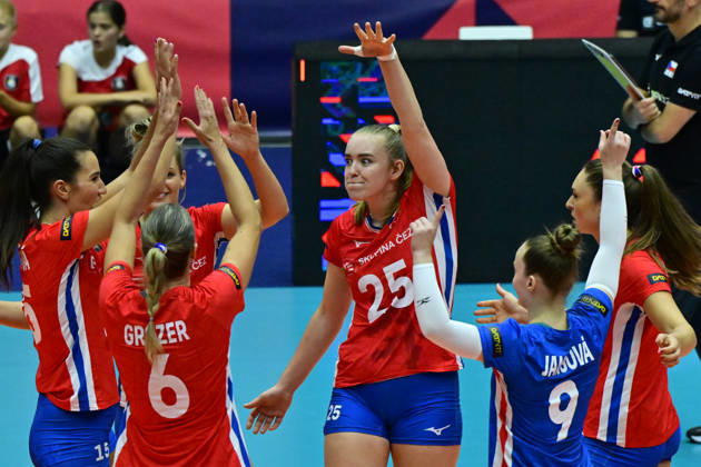 From left Magdalena Jehlarova, Pavla Smidova, Helena Grozer, Monika Brancuska, Daniela Jansova and Michaela Mlejnkova of Czech Republic react during the Women s European Volleyball Championships Group B match Czech Republic vs Ukraine, on August 25, 2026, in Brno, Czech Republic. (CTKxPhoto VaclavxSalek) CTKPhotoP2026082506033  CTKPhotoP2026082506033