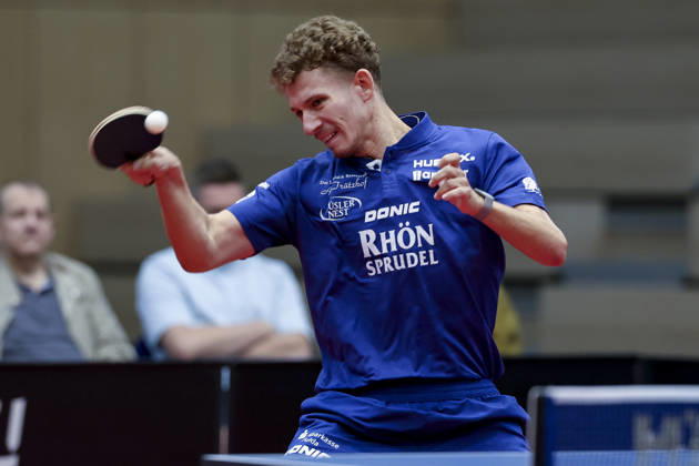 Andrei Teodor Istrate (TTC RhoenSprudel Fulda-Maberzell) kontrolliert den Ball waehrend des Spiels der 1. Tischtennis-Bundesliga der Herren zwischen dem TTC Schwalbe Bergneustadt und dem TTC RhoenSprudel Fulda-Maberzell, Burstenhalle am 25. August 2026 in Bergneustadt, Deutschland. (Foto von Marco Steinbrenner DeFodi Images) +++ Andrei Teodor Istrate (TTC RhoenSprudel Fulda-Maberzell) controls the ball during the 1st Men s Table tennis, Tischtennis Bundesliga match between TTC Schwalbe Bergneustadt and TTC RhoenSprudel Fulda-Maberzell at Burstenhalle on August 25, 2026 in Bergneustadt, Germany. (Photo by Marco Steinbrenner DeFodi Images) (Photo by Marco Steinbrenner DeFodi Images) -