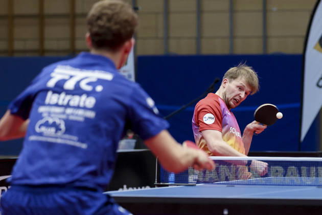 Andrei Teodor Istrate (TTC RhoenSprudel Fulda-Maberzell) und Benedikt Duda (TTC Schwalbe Bergneustadt) kaempfen um den Ball waehrend des Spiels der 1. Tischtennis-Bundesliga der Herren zwischen dem TTC Schwalbe Bergneustadt und dem TTC RhoenSprudel Fulda-Maberzell, Burstenhalle am 25. August 2026 in Bergneustadt, Deutschland. (Foto von Marco Steinbrenner DeFodi Images) +++ Andrei Teodor Istrate (TTC RhoenSprudel Fulda-Maberzell) und Benedikt Duda (TTC Schwalbe Bergneustadt) battle for the ball during the 1st Men s Table tennis, Tischtennis Bundesliga match between TTC Schwalbe Bergneustadt and TTC RhoenSprudel Fulda-Maberzell at Burstenhalle on August 25, 2026 in Bergneustadt, Germany. (Photo by Marco Steinbrenner DeFodi Images) (Photo by Marco Steinbrenner DeFodi Images) -
