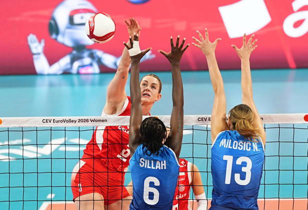 Poland v Slovenia - CEV EuroVolley 2026 ISTANBUL, TURKIYE - AUGUST 25: Magdalena Stysiak (3) of Poland in action against Fatoumatta Sillah (6) of Slovenia during the CEV EuroVolley 2026 Women Group A match between Poland and Slovenia at Sinan Erdem Sports Hall, on August 25, 2026, in Istanbul, Turkiye. Esra Bilgin Anadolu Istanbul Turkey. Editorial use only. Please get in touch for any other usage.  Copyright: x2026xAnadoluxEsraxBilginx