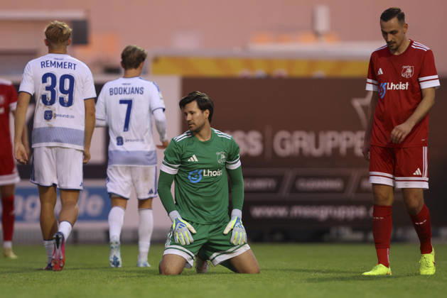 Torwart Marvin Oberhoff (1.FC Wuelfrath) ist enttaeuscht waehrend des Spiels des Niederrheinpokal zwischen 1.FC Wuelfrath und MSV Duisburg, IMS Arena am 25. August 2026 in Velbert, Deutschland. (Foto von Oliver Kaelke DeFodi Images) +++ Torwart Marvin Oberhoff (1.FC Wuelfrath) looks dejected during the 3. Liga match between 1.FC Wuelfrath and MSV Duisburg at IMS Arena on August 25, 2026 in Velbert, Germany. (Photo by Oliver Kaelke DeFodi Images) DFB DFL REGULATIONS PROHIBIT ANY USE OF PHOTOGRAPHS AS IMAGE SEQUENCES AND OR QUASI-VIDEO. (Photo by Oliver Kaelke DeFodi Images) -
