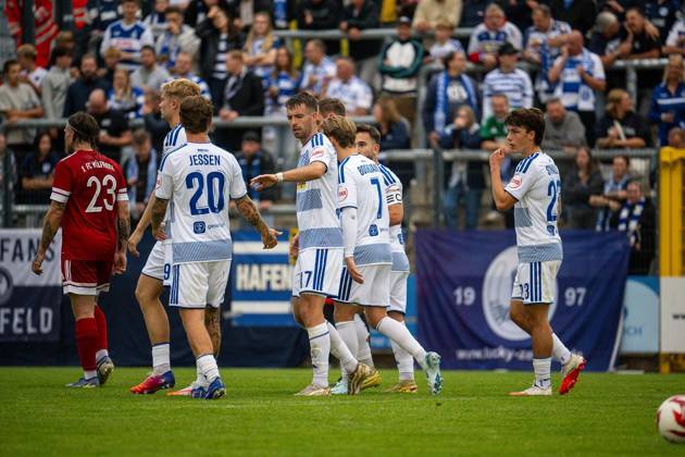 Niederrheinpokal 1.FC Wülfrath - MSV Duisburg ** NUR FÜR REDAKTIONELLE ZWECKE ** EDITORIAL USE ONLY **<p>Fußball Niederrheinpokal 1.FC Wülfrath - MSV Duisburg am 25.08.26 in der IMS-Arena in Velbert Torjubel zum 0:1 durch Jan-Simon Symalla ( Duisburg ) Duisburg Copyright: JakobxKlos
