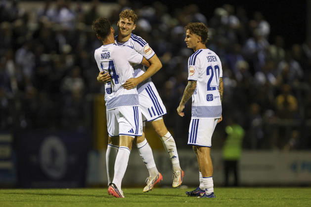 Dominik Kother (MSV Duisburg) Torjubel,jubelt mit seiner Mannschaft nach dem Treffer zum 0:5 waehrend des Spiels des Niederrheinpokal zwischen 1.FC Wuelfrath und MSV Duisburg, IMS Arena am 25. August 2026 in Velbert, Deutschland. (Foto von Oliver Kaelke DeFodi Images) +++ Dominik Kother (MSV Duisburg) celebrates after scoring his team s fifth goal with teammates during the 3. Liga match between 1.FC Wuelfrath and MSV Duisburg at IMS Arena on August 25, 2026 in Velbert, Germany. (Photo by Oliver Kaelke DeFodi Images) DFB DFL REGULATIONS PROHIBIT ANY USE OF PHOTOGRAPHS AS IMAGE SEQUENCES AND OR QUASI-VIDEO. (Photo by Oliver Kaelke DeFodi Images) -