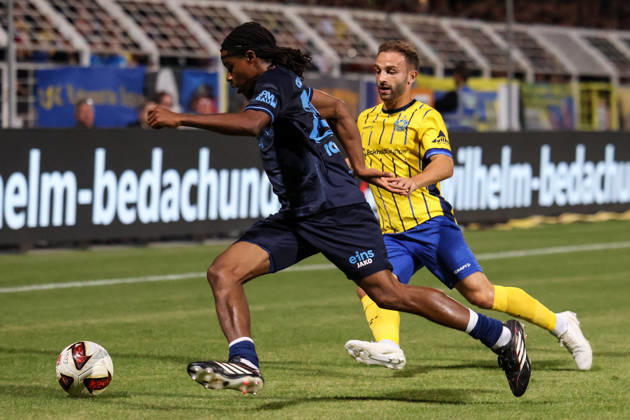 Deutschland: Regionalliga Nordost 2026 2027, 6. Spieltag, 1.FC Lokomotive Leipzig - Chemnitzer FC, Bruno-Plache-Stadion (Leipzig): Ken Tchouankeu (Chemnitzer FC, 20) am Ball Copyright: xLucasxWalterx