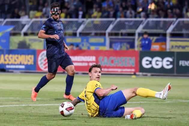Deutschland: Regionalliga Nordost 2026 2027, 6. Spieltag, 1.FC Lokomotive Leipzig - Chemnitzer FC, Bruno-Plache-Stadion (Leipzig): Julian Kügel (1. FC Lokomotive Leipzig, 7) verpasst das 1:0