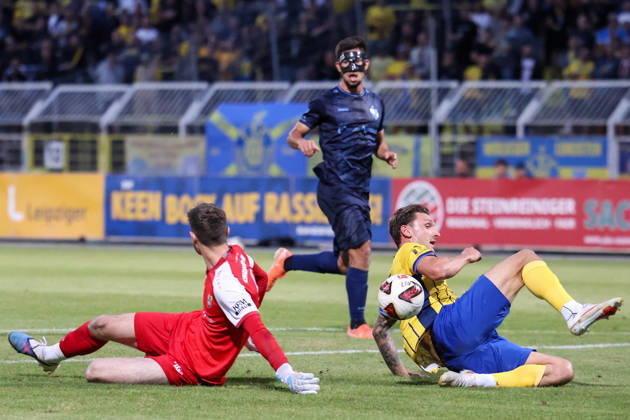 Deutschland: Regionalliga Nordost 2026 2027, 6. Spieltag, 1.FC Lokomotive Leipzig - Chemnitzer FC, Bruno-Plache-Stadion (Leipzig): Julian Kügel (1. FC Lokomotive Leipzig, 7) verpasst das 1:0 Copyright: xLucasxWalterx