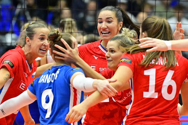 From left Helena Grozer, Daniela Jansova, Magdalena Jehlarova, Pavla Smidova and Michaela Mlejnkova of Czech Republic react during the Women s European Volleyball Championships Group B match Czech Republic vs Ukraine, on August 25, 2026, in Brno, Czech Republic. (CTKxPhoto VaclavxSalek) CTKPhotoP2026082506418  CTKPhotoP2026082506418