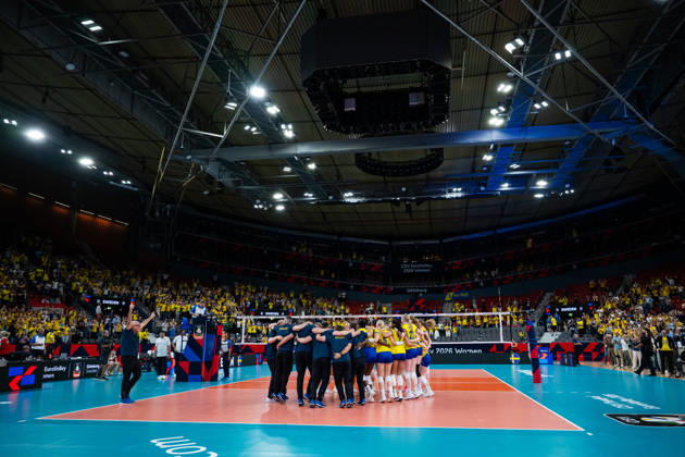 260825 Team Sweden celebrate after the CEV EuroVolley 2026 group stage volleyball match between Sweden and Croatia on August 25, 2026 in Gothenburg. Photo: Mathias Bergeld BILDBYRAN kod MB MB1406 volleyboll volleyball cev eurovolley 2026 volleyboll-em sverige croatia sweden day 5 dam bbeng kroatien women kvinner jubel Copyright: MATHIASxBERGELD BB260825MB062