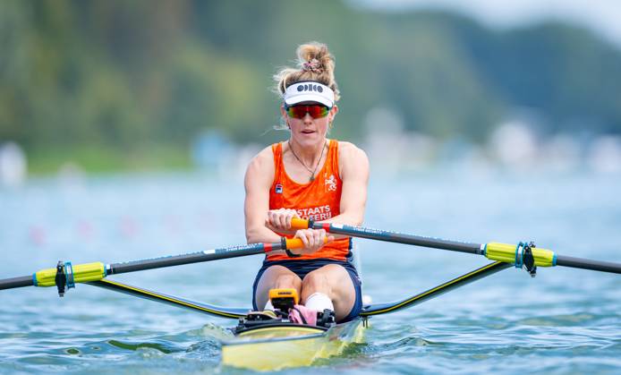 AMSTERDAM - Karolien Florijn in action in the single scull event on the third day of the World Rowing Championships at the Bosbaan in the Amsterdam Forest. IRIS VAN DEN BROEK ANP xVIxANPxSportx xxANPxIVx 566298737 originalFilename: 566298737.jpg