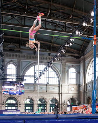{event, {location}Zürich, Weltklasse_Zürich, Switzerland - 2026 August 26: während dem Weltklasse_Zürich im Hauptbahnhof, Stabhochsprung der Frauen, Weltklasse_Zürich, am 26.08.2026, at Hauptbahnhof_Halle in Zürich, Switzerland, SUTEJ Tina (SLO), das Bild fängt den Eindruck und die Stimmung des Moments ein beim Stabhochsprung der Frauen ein. Bild: Kobi Schenkel pics.ch Zürich Hauptbahnhof_Halle Switzerland