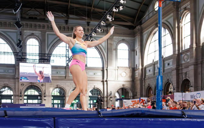 {event, {location}Zürich, Weltklasse_Zürich, Switzerland - 2026 August 26: während dem Weltklasse_Zürich im Hauptbahnhof, Stabhochsprung der Frauen, Weltklasse_Zürich-Zürich, am 26.08.2026, at Hauptbahnhof_Halle in Zürich, Switzerland, MOSER Angelika (SUI), das Bild fängt den Eindruck und die Stimmung des Moments ein beim Stabhochsprung der Frauen ein. Bild: Kobi Schenkel pics.ch Zürich Hauptbahnhof_Halle Switzerland