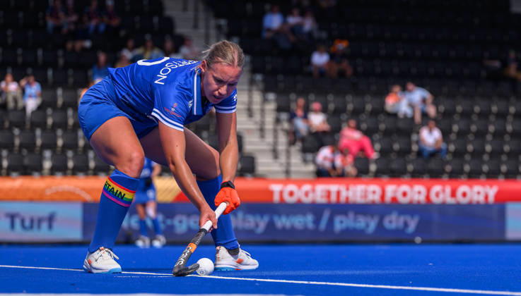 Hockey World Cup Semi Final Sarah Robertson injects the ball from a short corner during the 11 12th classification match between Japan and Scotland in the 2026 Womens FIH Hockey World Cup at Wagener Stadium, Amstelveen 27 08 2026 UK Newspapers OUT Copyright: xGraemexWilcocksonx FIL-23842-0028