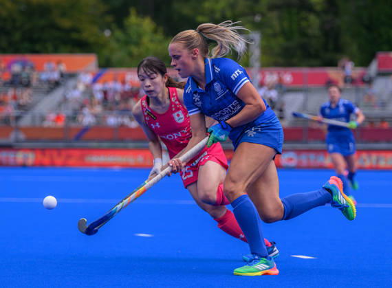 Hockey World Cup Semi Final Ellie Mackenzie of Scotland advances with the ball during the 11 12th classification match against Japan Women (Cherry Blossoms) in the 2026 Womens FIH Hockey World Cup at Wagener Stadium, Amstelveen 27 08 2026 UK Newspapers OUT Copyright: xGraemexWilcocksonx FIL-23842-0032