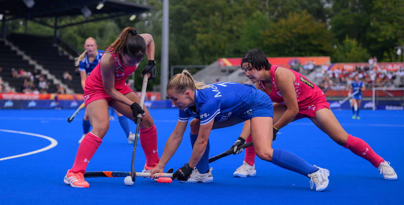 Hockey World Cup Semi Final Heather McEwan battles for the ball during the 11 12th classification match between Japan and Scotland in the 2026 Womens FIH Hockey World Cup at Wagener Stadium, Amstelveen 27 08 2026 UK Newspapers OUT Copyright: xGraemexWilcocksonx FIL-23842-0034