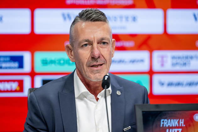 Frank Lutz (Vorstandsvorsitzender, Deutscher Eishockey Bund DEB) bei seiner Begruessung GER, Eishockey, Pressekonferenz, offizielle Vorstellung neuer Bundestrainer Deutscher Eishockey Bund DEB, 27.08.2026 Foto: HMB Media Franz Feiner Copyright: HMBxMedia FranzxFeiner
