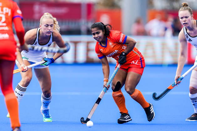 2026-08-27 India v Germany - FIH Hockey World Cup AMSTELVEEN, NETHERLANDS - AUGUST 27: Jette Fleschütz of Germany, Neha of India during the FIH Hockey World Cup match between India and Germany at Wagener Stadion on August 27, 2026 in Amstelveen, Netherlands. Amstelveen Wagener Stadion Netherlands Content not available for redistribution in The Netherlands directly or indirectly through any third parties. Copyright: xAndrexWeeningx