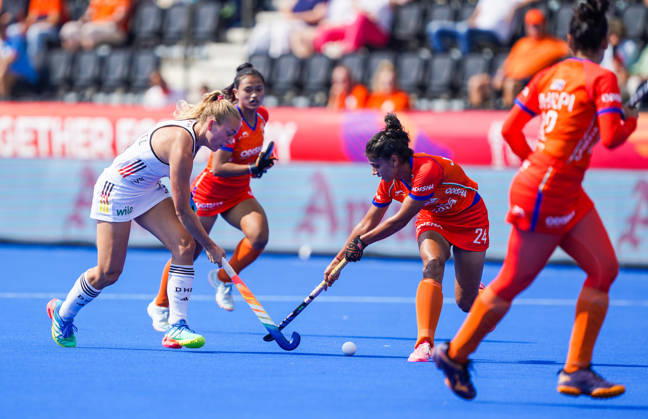 2026-08-27 India v Germany - FIH Hockey World Cup AMSTELVEEN, NETHERLANDS - AUGUST 27: Jette Fleschütz of Germany, Jyoti of India during the FIH Hockey World Cup match between India and Germany at Wagener Stadion on August 27, 2026 in Amstelveen, Netherlands. Amstelveen Wagener Stadion Netherlands Content not available for redistribution in The Netherlands directly or indirectly through any third parties. Copyright: xAndrexWeeningx