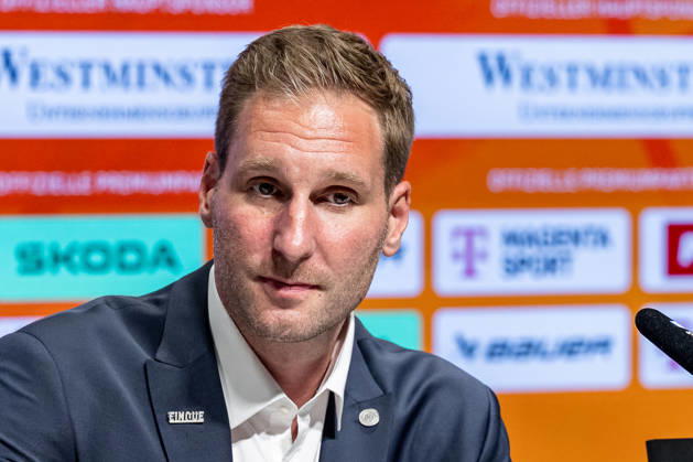 Andre Rankel (Bundestrainer, Deutscher Eishockey Bund DEB) wirkt hier nachdenklich Portrait Portraet GER, Eishockey, Pressekonferenz, offizielle Vorstellung neuer Bundestrainer Deutscher Eishockey Bund DEB, 27.08.2026 Foto: HMB Media Franz Feiner Copyright: HMBxMedia FranzxFeiner
