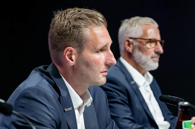 Andre Rankel (Bundestrainer, Deutscher Eishockey Bund DEB) Portrait Portraet Profil, im Hintergrund Christian Künast (Vorstand Deutscher Eishockey Bund DEB) GER, Eishockey, Pressekonferenz, offizielle Vorstellung neuer Bundestrainer Deutscher Eishockey Bund DEB, 27.08.2026 Foto: HMB Media Franz Feiner Copyright: HMBxMedia FranzxFeiner