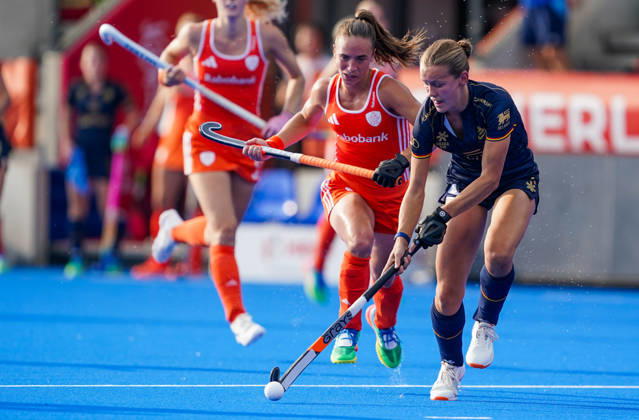 2026-08-27 Netherlands v Belgium - FIH Hockey World Cup AMSTELVEEN, NETHERLANDS - AUGUST 27: Lisa Post of Netherlands, Delphine Marien of Belgium during the FIH Hockey World Cup match between Netherlands and Belgium at Wagener Stadion on August 27, 2026 in Amstelveen, Netherlands. Amstelveen Wagener Stadion Netherlands Content not available for redistribution in The Netherlands directly or indirectly through any third parties. Copyright: xAndrexWeeningx