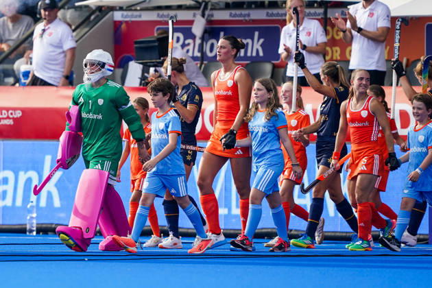 2026-08-27 Netherlands v Belgium - FIH Hockey World Cup AMSTELVEEN, NETHERLANDS - AUGUST 27: Goalkeeper Anne Veenendaal of Netherlands, Rosa Fernig of Netherlands, Lisa Post of Netherlands during the FIH Hockey World Cup match between Netherlands and Belgium at Wagener Stadion on August 27, 2026 in Amstelveen, Netherlands. Amstelveen Wagener Stadion Netherlands Content not available for redistribution in The Netherlands directly or indirectly through any third parties. Copyright: xAndrexWeeningx
