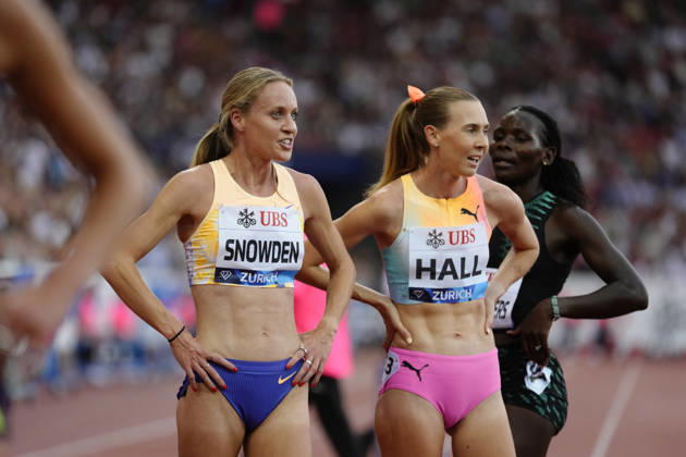 Zürich, Switzerland - August 27: Katie Snowden (GBR) with Linden Hall (AUS) after completing in the 1500m Women during the Wanda Diamond League Weltklasse Zürich at Stadion Letzigrund on August 27, 2026 in Zürich, Switzerland. Copyright: xKjetilxWaberx xSPPx Sportspressphoto_SPR217152
