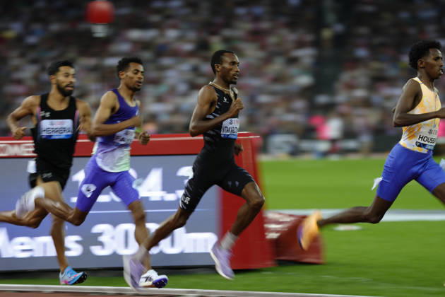 Zürich, Switzerland - August 27: Egide Ntakarutimana (BDI) and Abdisa Fayisa (ETH) compete in the 3000m Men during the Wanda Diamond League Weltklasse Zürich at Stadion Letzigrund on August 27, 2026 in Zürich, Switzerland. Copyright: xKjetilxWaberx xSPPx Sportspressphoto_SPR217198