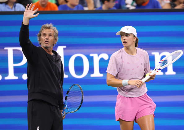 August 27, 2026, New York City, New York, USA: IGA SWIATEK of Poland and FRANCISCO ROIG of Spain during practise session before US Open. New York, USA. Tennis: US Open - Iga Swiatek And Francisco Roig  - ZUMAc278 20260827_zsp_c278_017 Copyright: xMarcinxCholewinskix
